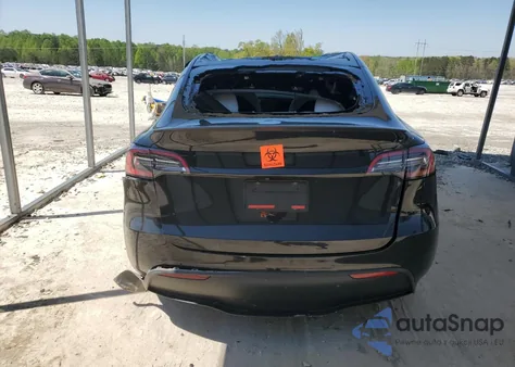 2022 Tesla Model Y z USA, uszkodzony, nr VIN 7SAYGDEF2NF448013